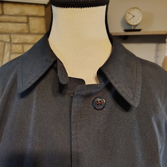 Vintage 60s/70s Woman's Classic Black Trench Coat Size 14 - Picture 4 of 9